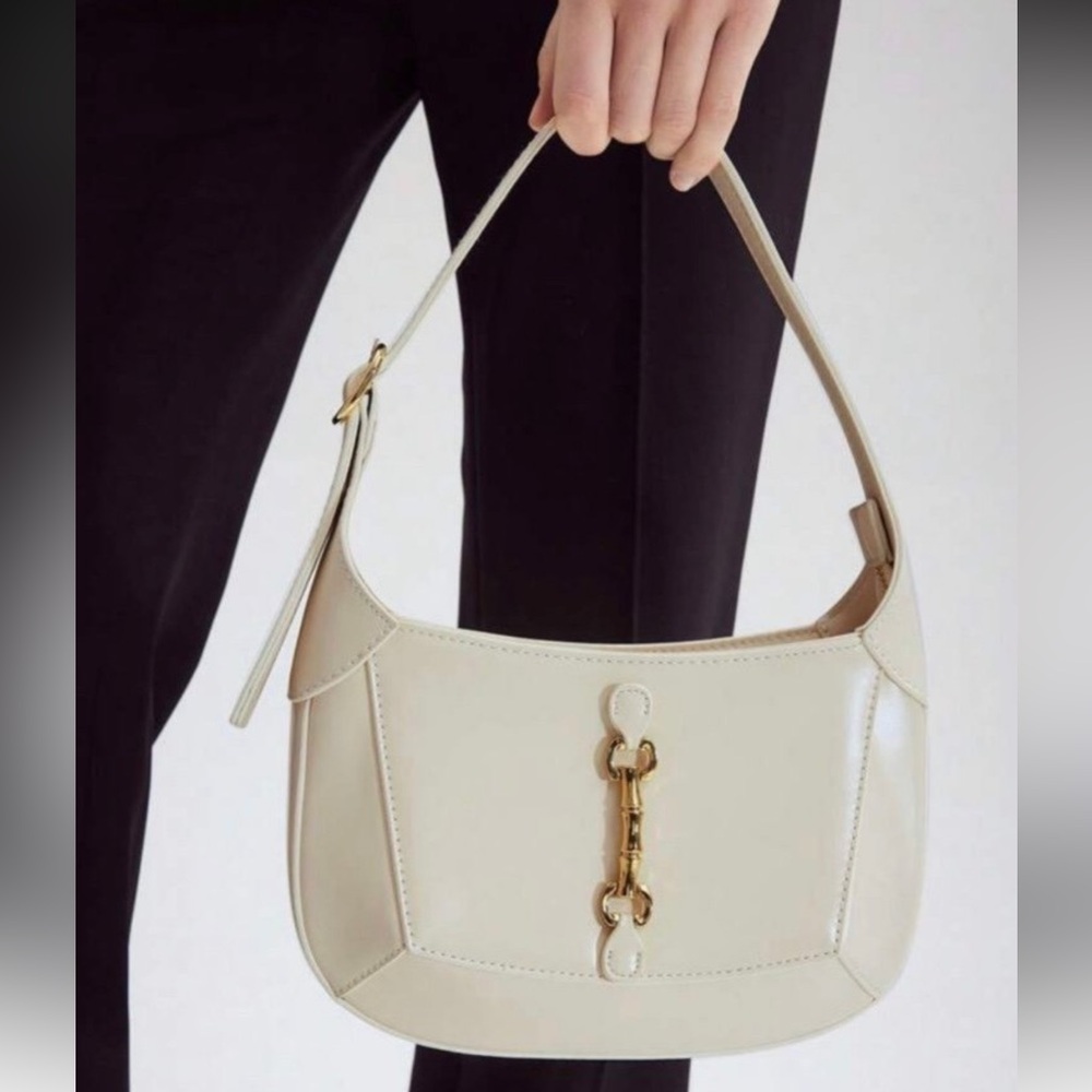 Cream Shoulder Bag with Gold Hardware - Picture 4 of 6